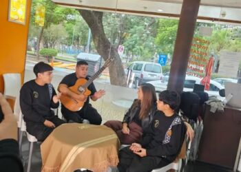 Los Hermanos Lucero, se encontraron con “La Sole” en pleno centro puntano