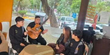 Los Hermanos Lucero, se encontraron con “La Sole” en pleno centro puntano
