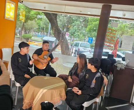 Los Hermanos Lucero, se encontraron con “La Sole” en pleno centro puntano