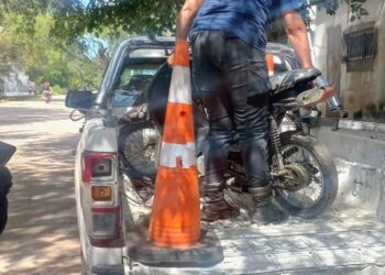 Secuestraron una motocicleta sin documentación y con el caño de escape adulterado y pusieron al resguardo a un adolescente