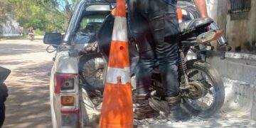 Secuestraron una motocicleta sin documentación y con el caño de escape adulterado y pusieron al resguardo a un adolescente