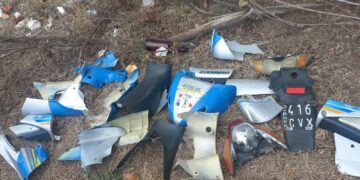 LO QUE QUEDÓ: secuestraron partes de una motocicleta que fueron encontradas en un baldío
