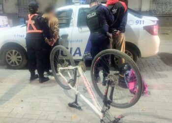 La Policía recuperó una bicicleta que había sido sustraída y demoró a dos jóvenes