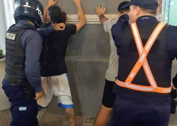 Demoraron a dos hombres que intentaron robar en una vivienda