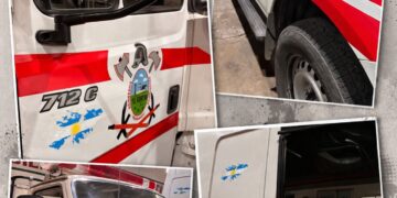 Bomberos del Caurtel El Fortin, homenajearon a los heroes de Malvinas, colocando en sus unidades la imagen de las islas