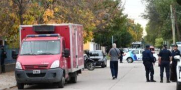 La Policía realizó un allanamiento por una causa de homicidio y demoró a un sujeto