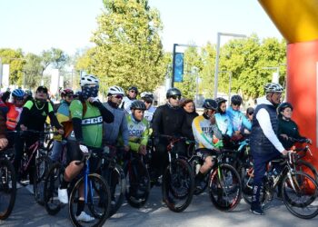Emotiva bicicleteada por la paz en homenaje al Papa Francisco