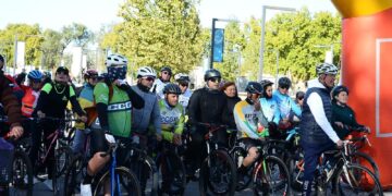 Emotiva bicicleteada por la paz en homenaje al Papa Francisco