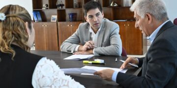 El Gobernador firmó el decreto para sumar una hora más de clase en escuelas de nivel Primario