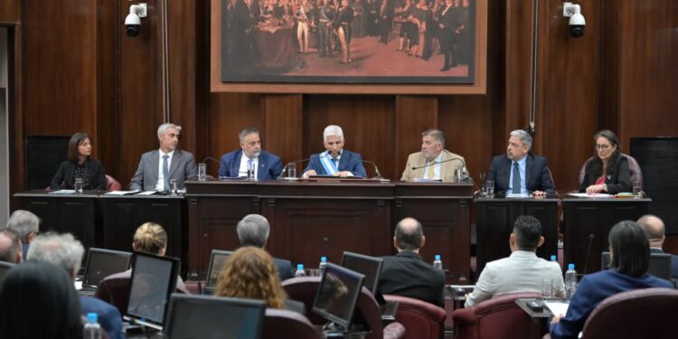 El Gobernador detalló las políticas educativas y anunció la pretensión de una reforma constitucional