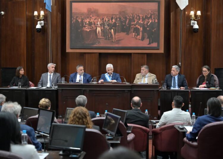 El Gobernador detalló las políticas educativas y anunció la pretensión de una reforma constitucional