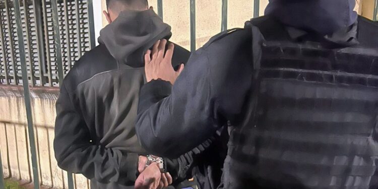 La Policía demoró a un sujeto que quiso ingresar a una vivienda con intenciones de robo