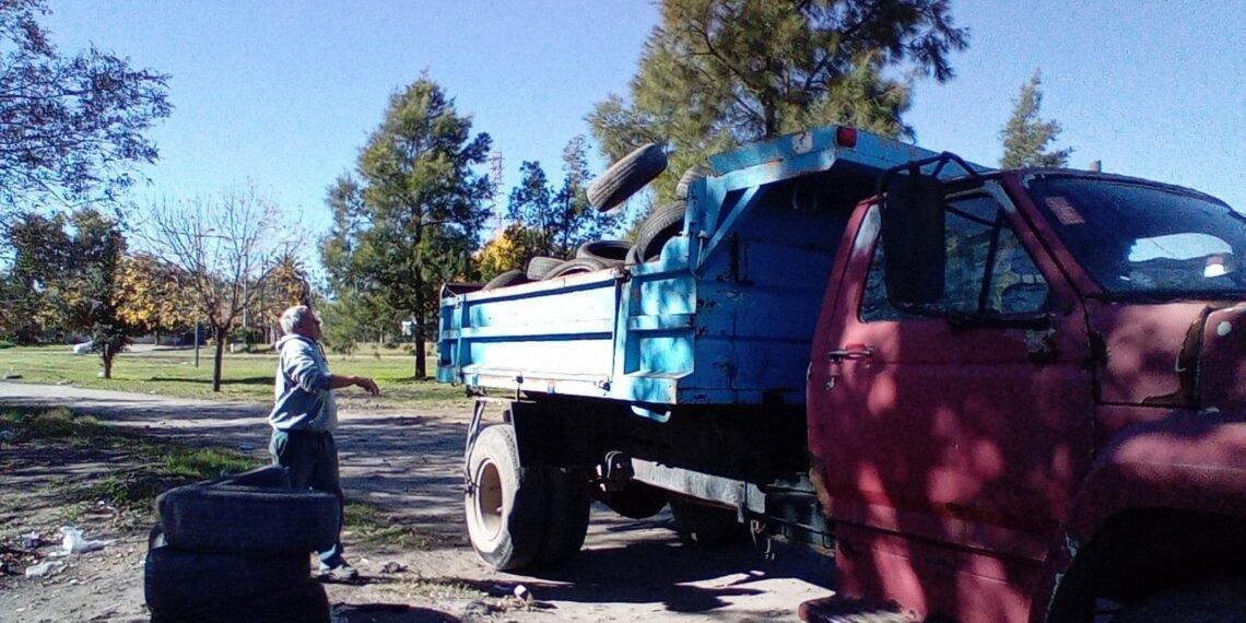 Retiran neumáticos en desuso para cuidar el ambiente