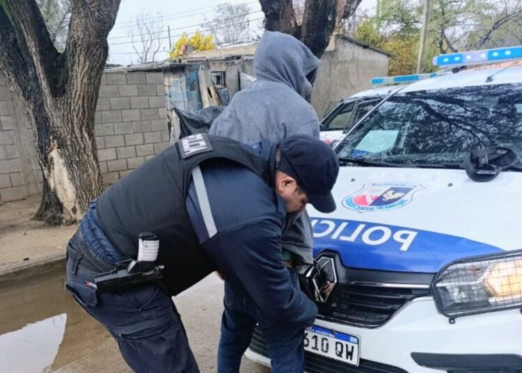 Demoraron a un individuo que quiso ingresar a una vivienda con intenciones de robo