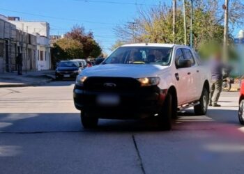Una mujer resultó herida tras ser atropellada por una camioneta