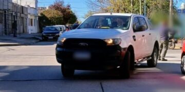 Una mujer resultó herida tras ser atropellada por una camioneta