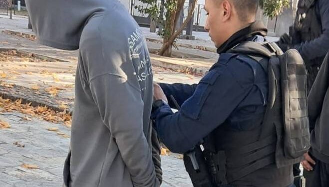 Demoraron a tres sujetos que protagonizaron un disturbio y les incautaron marihuana