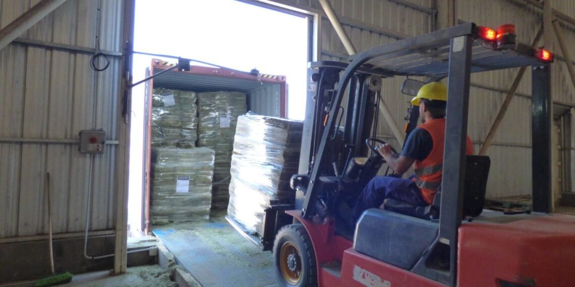 AgroZAL concretó nuevos envíos internacionales de alfalfa por más de 90 toneladas