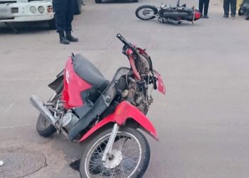 Dos personas resultaron heridas tras un choque entre dos motocicletas