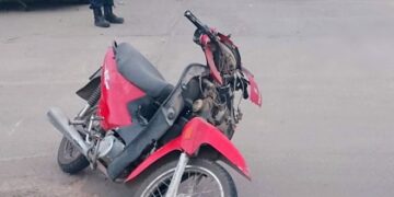 Dos personas resultaron heridas tras un choque entre dos motocicletas