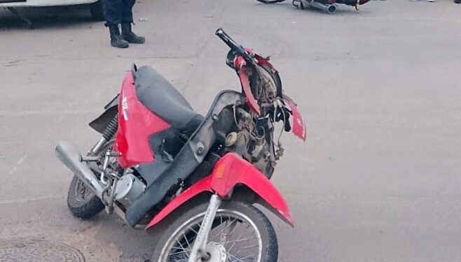 Dos personas resultaron heridas tras un choque entre dos motocicletas