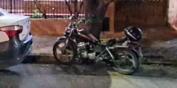 Secuestraron una motocicleta que estaba abandonada en la vía pública