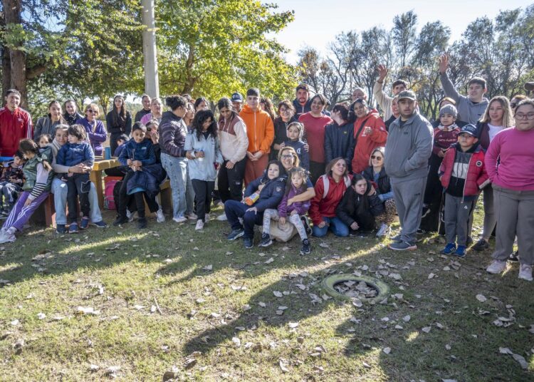 Los chicos del Centro de Equinoterapia de La Pedrera visitaron el Refugio de Contención Animal