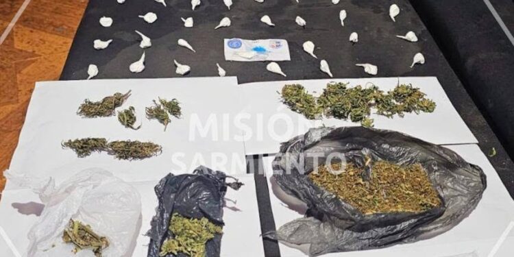 Desarticularon cuatro centros de venta y distribución de drogas y sustancia valuada en más de 17 millones de pesos. Seis detenidos.