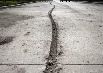 Vandalizan concreto recién colocado