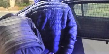 Demoraron a un joven que intentó robar elementos de un vehículo