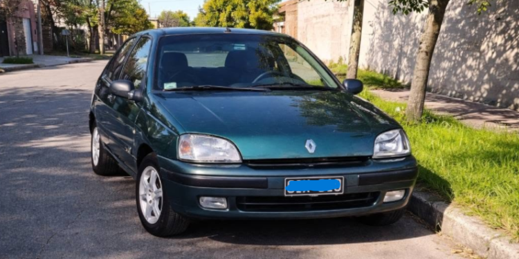 Un delincuente amenazó con un arma de fuego y le robó el auto a un vecino de nuestra ciudad.