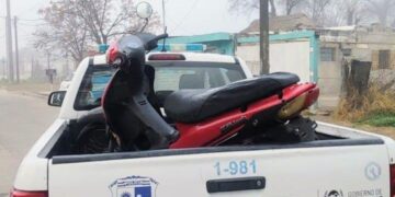 Secuestraron una motocicleta que estaba abandonada en la vía pública