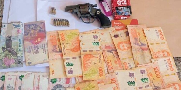 Demoraron a dos sujetos y secuestraron un arma de fuego durante un procedimiento policial
