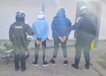 La Policía recuperó una motocicleta que había sido robada y demoró a dos sujetos