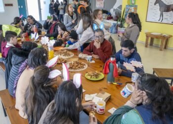 El Centro de Día Newen visitó el Centro de Equinoterapia de La Pedrera
