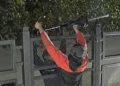 En medio minuto, dos ladrones se robaron una bicicleta en el barrio 500 Viviendas