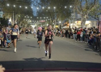 Más de 700 atletas participaron de la primera Mercedes Corre Nocturna