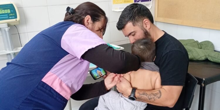Detuvieron a un hombre que hirió a un joven y robó un teléfono celular; el dispositivo móvil fue recuperado