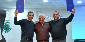 Poggi firmó el llamado a licitación para construir 750 viviendas en San Luis y Villa Mercedes