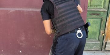 Demoraron a un hombre que agredió a efectivos policiales
