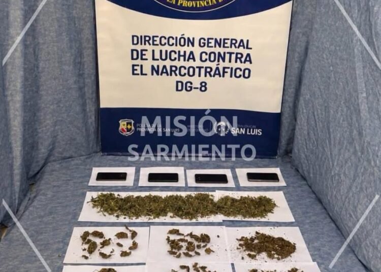 Allanamientos, armas de fuego y droga valuada en casi 3 millones de pesos fueron parte de un operativo policial