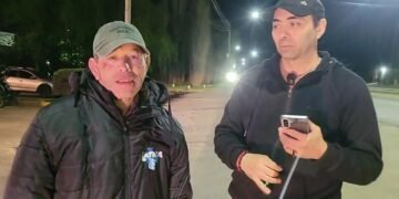 Golpean a periodista de FM Latina en plena calle.