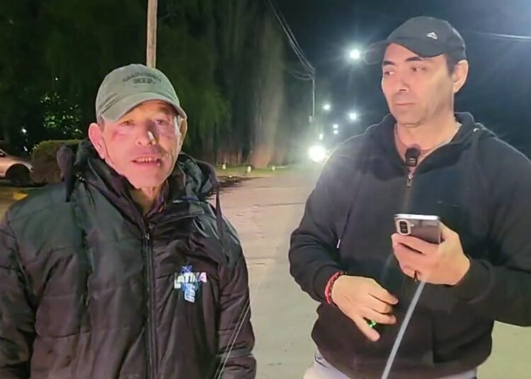 Golpean a periodista de FM Latina en plena calle.
