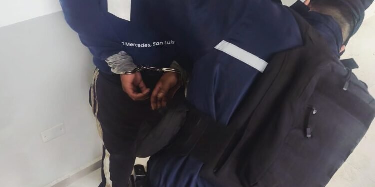 Un hombre fue demorado tras protagonizar disturbios y amenazar al personal policial