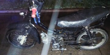 Un joven fue demorado tras una persecución policial y secuestraron una motocicleta