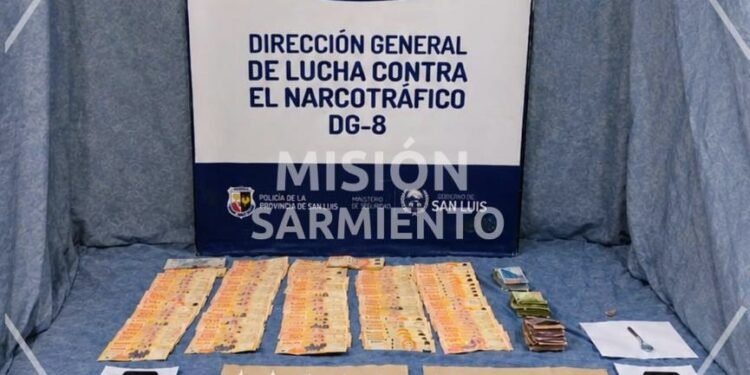 La Policía anuló cinco centros de venta y distribución de drogas, incautó cocaína valuada en casi 20 millones de pesos y detuvo a dos personas