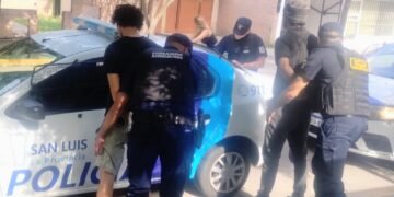 Demoraron a dos sujetos que robaron cables de la vía pública