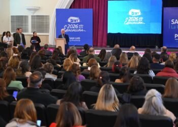 Más de 220 docentes y directivos recibieron sus certificados de la Diplomatura en IA