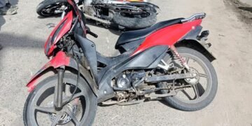 Dos jóvenes resultaron lesionados tras un choque entre dos motocicletas